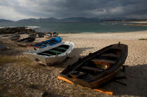 Dans la baie de Vigo © Philip Plisson / Plisson La Trinité / AA18573 - Nos reportages photos - Bateau à rames