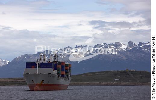 Ushuaia en Patagonie. - © Philip Plisson / Plisson La Trinité / AA18611 - Nos reportages photos - Porte-conteneurs