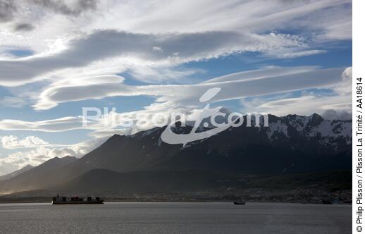 Ushuaia en Patagonie. - © Philip Plisson / Plisson La Trinité / AA18614 - Nos reportages photos - Porte-conteneurs