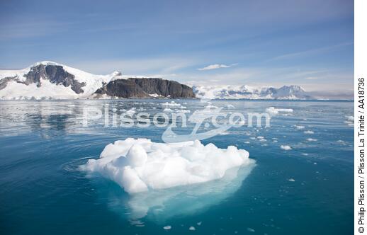Glacier en Antarctique. - © Philip Plisson / Plisson La Trinité / AA18736 - Nos reportages photos - Montagne