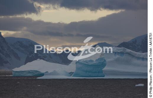 Antarctique. - © Philip Plisson / Plisson La Trinité / AA18751 - Nos reportages photos - Glacier