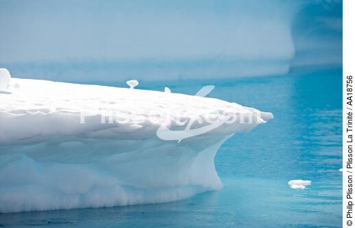 Antarctique. - © Philip Plisson / Plisson La Trinité / AA18756 - Nos reportages photos - Iceberg