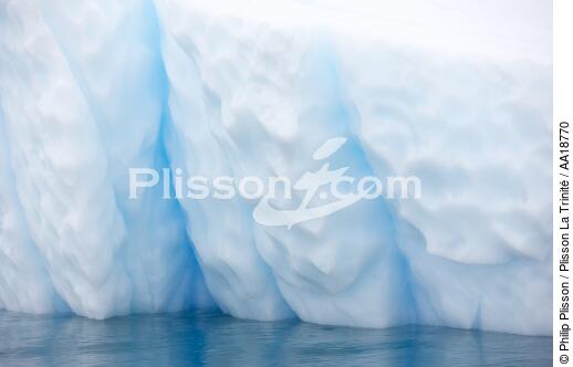 Antarctique. - © Philip Plisson / Plisson La Trinité / AA18770 - Nos reportages photos - Iceberg