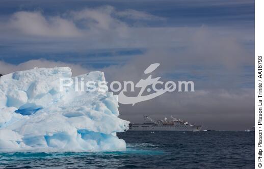 Antarctique. - © Philip Plisson / Plisson La Trinité / AA18793 - Nos reportages photos - Iceberg
