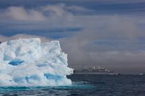 Antarctique. © Philip Plisson / Plisson La Trinité / AA18793 - Nos reportages photos - Iceberg