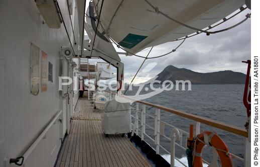 Cap Horn from the Diamand ferry. - © Philip Plisson / Plisson La Trinité / AA18801 - Photo Galleries - Deck [of boat]
