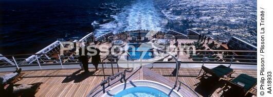 On the QM2 deck - © Philip Plisson / Plisson La Trinité / AA18933 - Photo Galleries - Cruise