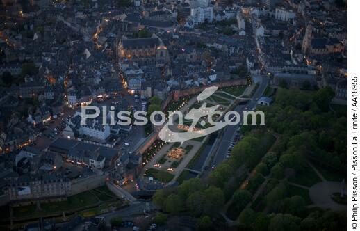 Vannes by night - © Philip Plisson / Plisson La Trinité / AA18955 - Photo Galleries - Moment of the day