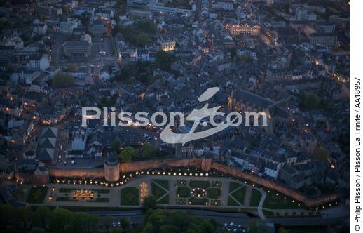 Vannes by night - © Philip Plisson / Plisson La Trinité / AA18957 - Photo Galleries - Moment of the day