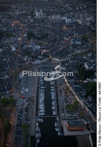 Vannes by night - © Philip Plisson / Plisson La Trinité / AA18967 - Photo Galleries - Moment of the day