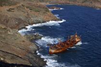 Wreck on the coast of Andros, Greece. © Philip Plisson / Plisson La Trinité / AA19243 - Photo Galleries - Shipwreck