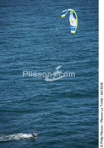 Kitesurf à Penthièvre. - © Philip Plisson / Plisson La Trinité / AA19246 - Nos reportages photos - Sport et loisir