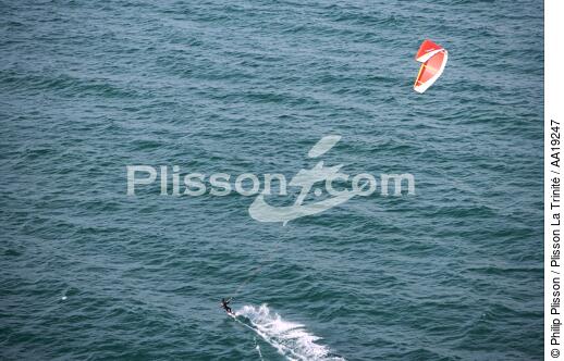 Kitesurf à Penthièvre. - © Philip Plisson / Plisson La Trinité / AA19247 - Nos reportages photos - Sport et loisir