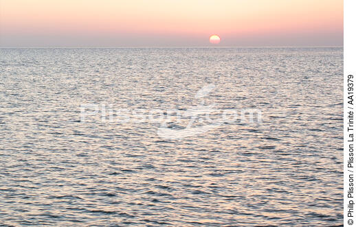 Coucher de soleil sur la Mer Rouge. - © Philip Plisson / Plisson La Trinité / AA19379 - Nos reportages photos - Mer Rouge
