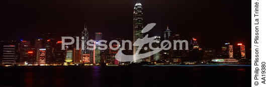 Hong Kong by night. - © Philip Plisson / Plisson La Trinité / AA19380 - Nos reportages photos - Moment de la journée