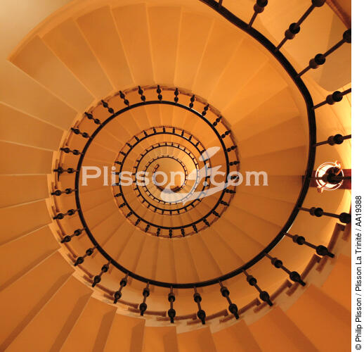 Escalier du phare de St Jean Cap Ferrat - © Philip Plisson / Plisson La Trinité / AA19388 - Nos reportages photos - Déco Marine