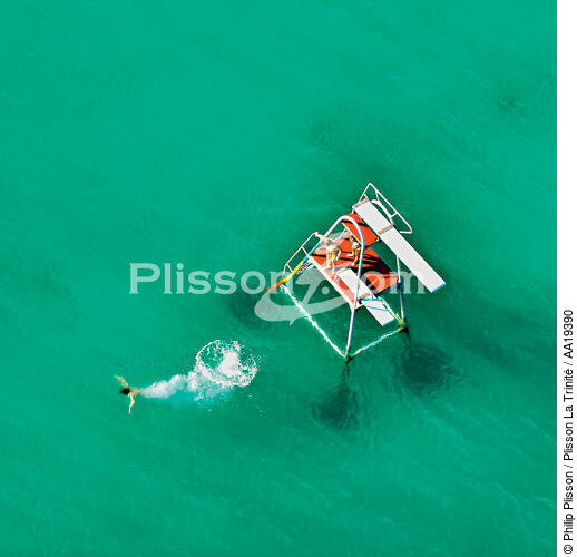 Plongeoir à Carnac - © Philip Plisson / Plisson La Trinité / AA19390 - Nos reportages photos - Sport et loisir