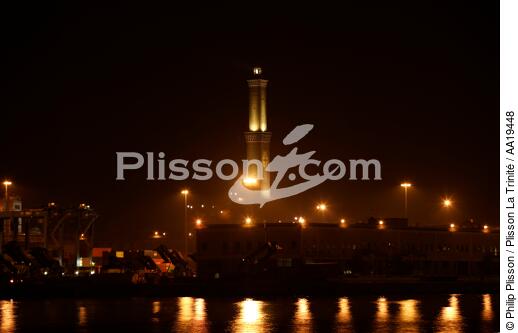 Genova lighthouse - © Philip Plisson / Plisson La Trinité / AA19448 - Photo Galleries - Night