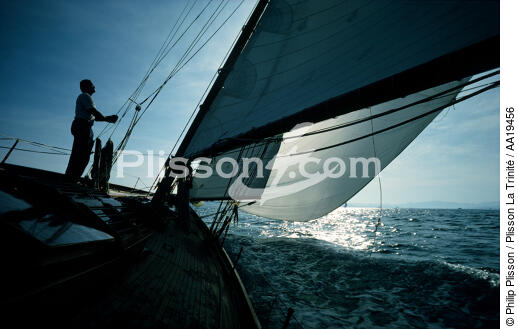 Eric Tabarly on Pen Duick. - © Philip Plisson / Plisson La Trinité / AA19456 - Photo Galleries - Yachting