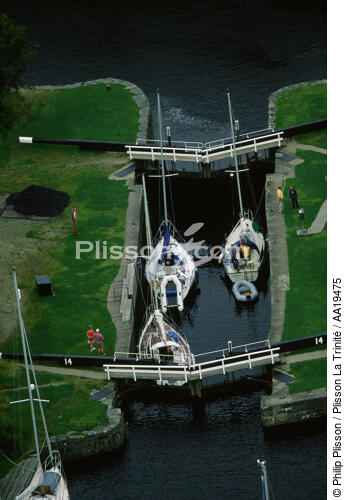 Une écluse du canal de Crinan - © Philip Plisson / Plisson La Trinité / AA19475 - Nos reportages photos - Crinan