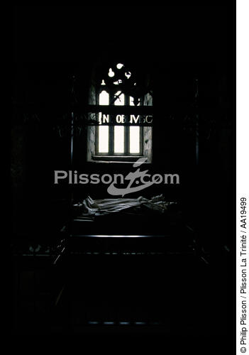 Le tombeau de saint Colomba dans l'abbaye de l'île sacrée d'Iona - © Philip Plisson / Plisson La Trinité / AA19499 - Nos reportages photos - Abbaye
