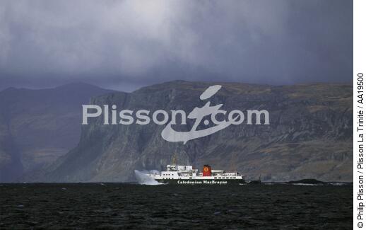 Ferrie in the Hebridean islands - © Philip Plisson / Plisson La Trinité / AA19500 - Photo Galleries - Ferry boat