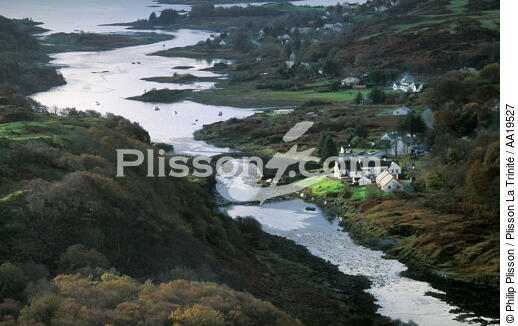 "The bridge over the Atlantic" between the Mainland and the Isle of Seil - © Philip Plisson / Plisson La Trinité / AA19527 - Photo Galleries - Site of interest [Scot]