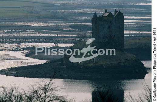 Castel Stakler sur le Loch Laich entre Oban et Fort William - © Guillaume Plisson / Plisson La Trinité / AA19541 - Nos reportages photos - Site [Eco]