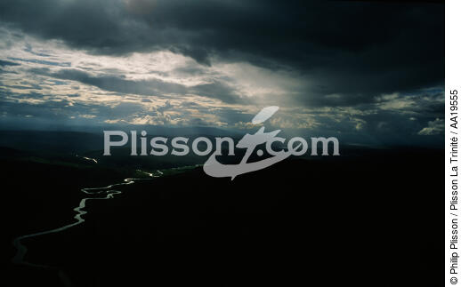 La rivière Wick qui se jette dans la mer du Nord sur la côte est - © Philip Plisson / Plisson La Trinité / AA19555 - Nos reportages photos - Rivière [Eco]