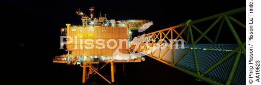 La plate-forme Piper Alfa - © Philip Plisson / Plisson La Trinité / AA19623 - Nos reportages photos - Industrie pétrolière