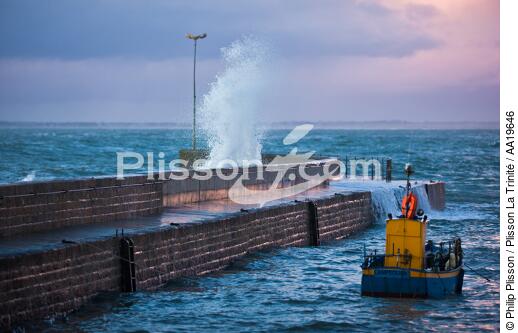 Portivy harbour - © Philip Plisson / Plisson La Trinité / AA19646 - Photo Galleries - Wave