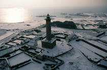 Le phare de Batz sous la neige en France © Guillaume Plisson / Plisson La Trinité / AA19675 - Nos reportages photos - Ile [29]