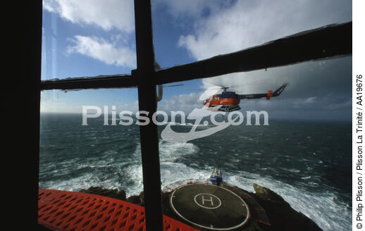 Le phare Black Rock en Irlande - © Philip Plisson / Plisson La Trinité / AA19676 - Nos reportages photos - Hélicoptère