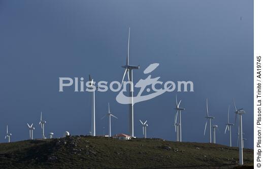 Champ d'éoliennes en Galice - © Philip Plisson / Plisson La Trinité / AA19745 - Nos reportages photos - Eolienne