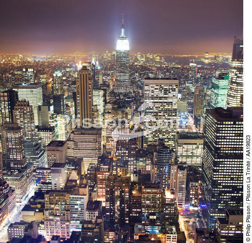 New-York by night. - © Philip Plisson / Plisson La Trinité / AA19823 - Nos reportages photos - Format carré