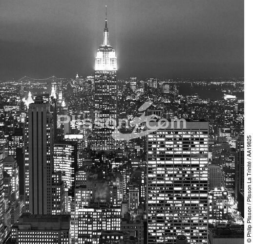 New-York by night. - © Philip Plisson / Plisson La Trinité / AA19825 - Nos reportages photos - Format carré