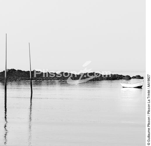 Small boat. - © Guillaume Plisson / Plisson La Trinité / AA19827 - Photo Galleries - Trinité-sur-Mer [The]