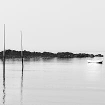 Petit canot. © Guillaume Plisson / Plisson La Trinité / AA19827 - Nos reportages photos - Noir et blanc