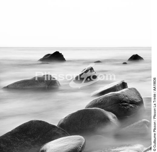 Rocks. - © Guillaume Plisson / Plisson La Trinité / AA19836 - Photo Galleries - Guillaume Plisson