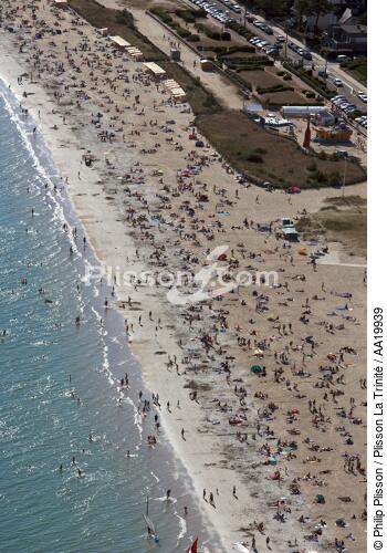 Carnac,beach. - © Philip Plisson / Plisson La Trinité / AA19939 - Photo Galleries - Crowd