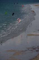 Kitesurf sur plage de la Presqu'Ile de Quiberon. © Philip Plisson / Plisson La Trinité / AA20144 - Nos reportages photos - Mer