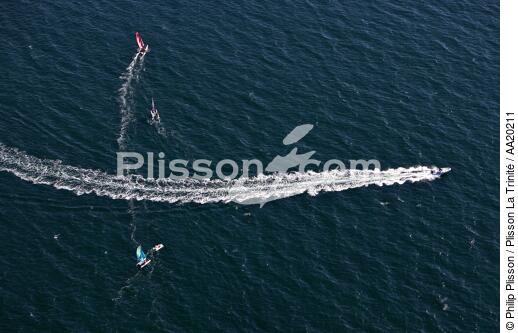 Catamarans,Saint-Gildas de Rhuys. - © Philip Plisson / Plisson La Trinité / AA20211 - Nos reportages photos - Multicoque