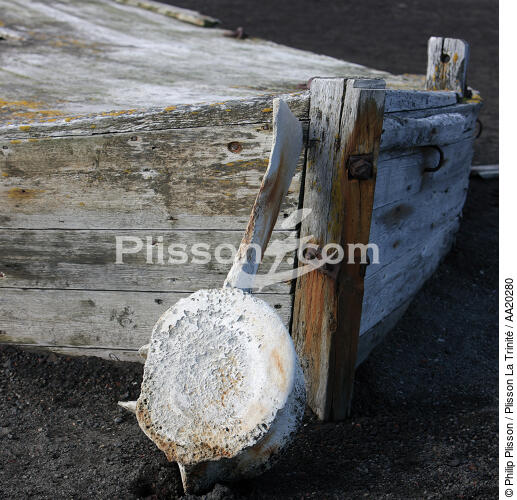 Wreck on Deception Island in Antarctica. - © Philip Plisson / Plisson La Trinité / AA20280 - Photo Galleries - Shipwreck