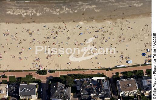 Beach of La Baule. - © Philip Plisson / Plisson La Trinité / AA20285 - Photo Galleries - Crowd