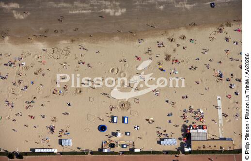 Beach of La Baule. - © Philip Plisson / Plisson La Trinité / AA20286 - Photo Galleries - Crowd