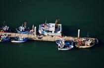 Ponton des bâteaux de pêche,Port-maria. © Philip Plisson / Plisson La Trinité / AA20331 - Nos reportages photos - Bateau de pêche