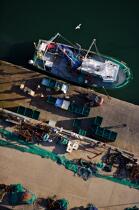 Bâteau de pêche au ponton,Port-maria. © Philip Plisson / Plisson La Trinité / AA20335 - Nos reportages photos - Quiberon [presqu'île de]