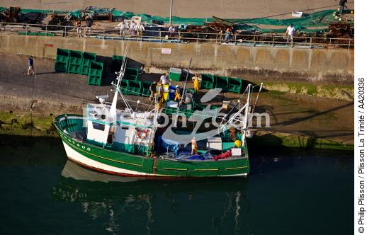 Bâteau de pêche à quai,Port-maria. - © Philip Plisson / Plisson La Trinité / AA20336 - Nos reportages photos - Filet de pêche