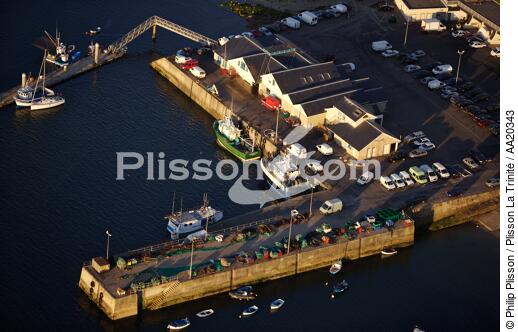 Fishing port, Port-Maria. - © Philip Plisson / Plisson La Trinité / AA20343 - Photo Galleries - Port-Maria