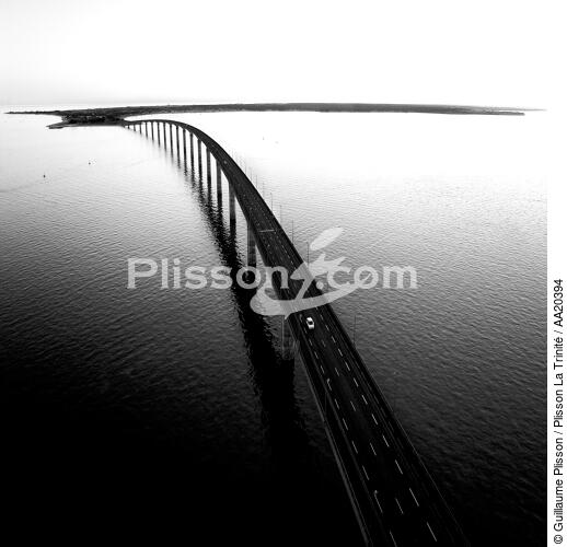 The bridge of Ré island. - © Guillaume Plisson / Plisson La Trinité / AA20394 - Photo Galleries - Square format